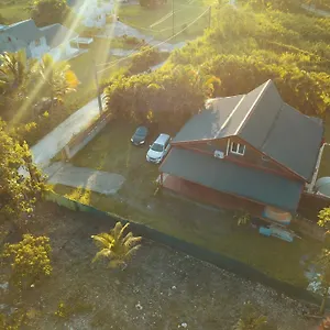 Villa Au Calme Avec Jacuzzi, Le Boursoie, Les Abymes